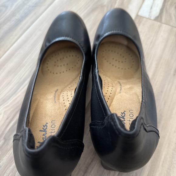 Clarks‎ Womens Chartli Fame Pump Size 8.5 D Black Leather Chunky Heel Comfy Shoe - Picture 4 of 5